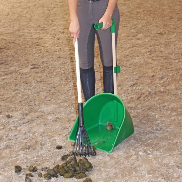 Mistboy XL mit Rechen und Holzstiel farblich sortiert